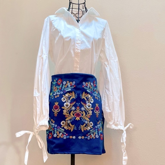 💃 Blue Floral Embroidered Mini Skirt Sz S - Picture 2 of 12